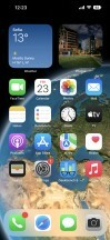外出先でのロック画面とホーム画面の切り替え - Apple iPhone 14 Pro Max レビュー